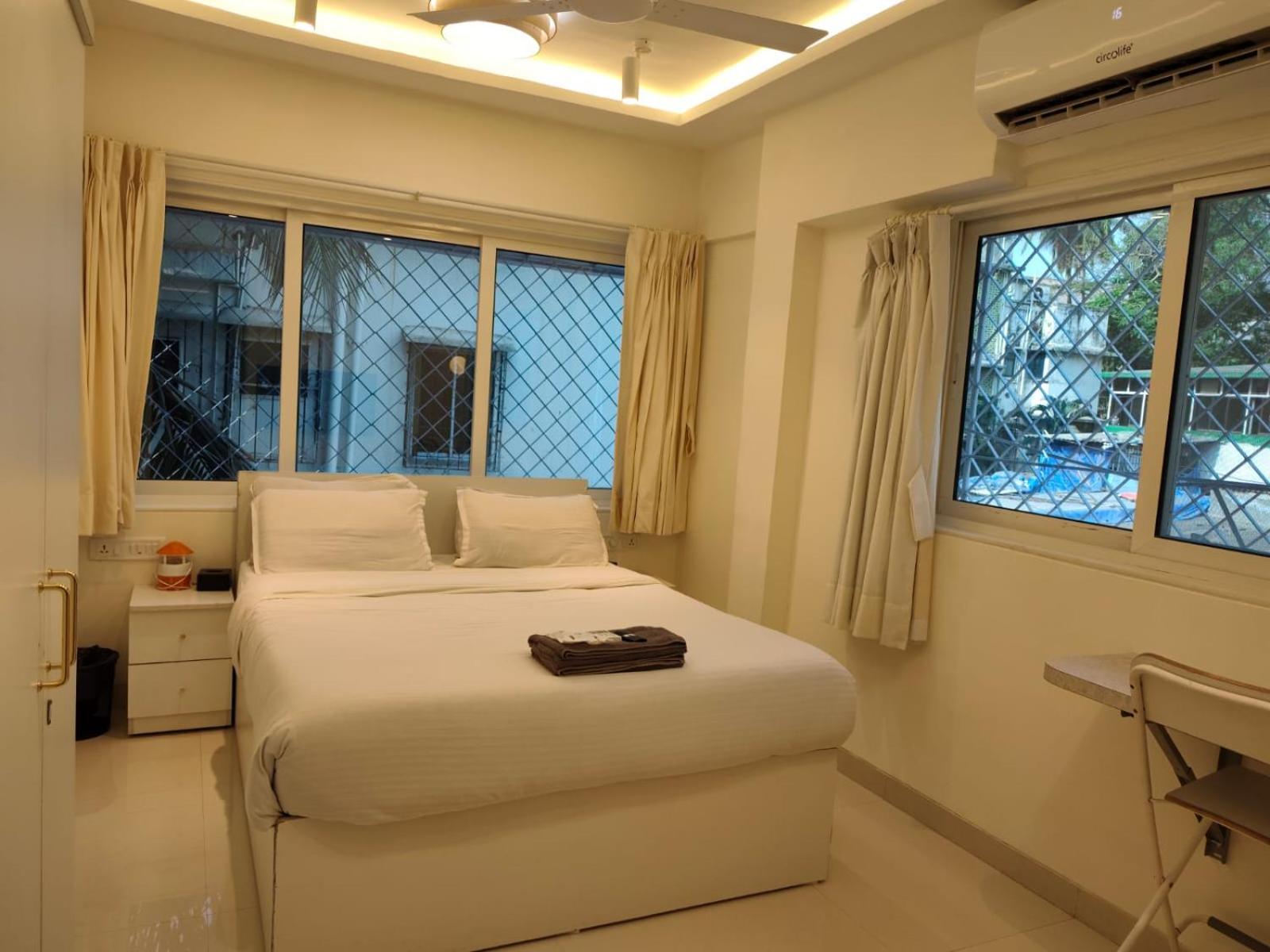 Lyon Cozy 1 Bhk With Secure Cctv Access