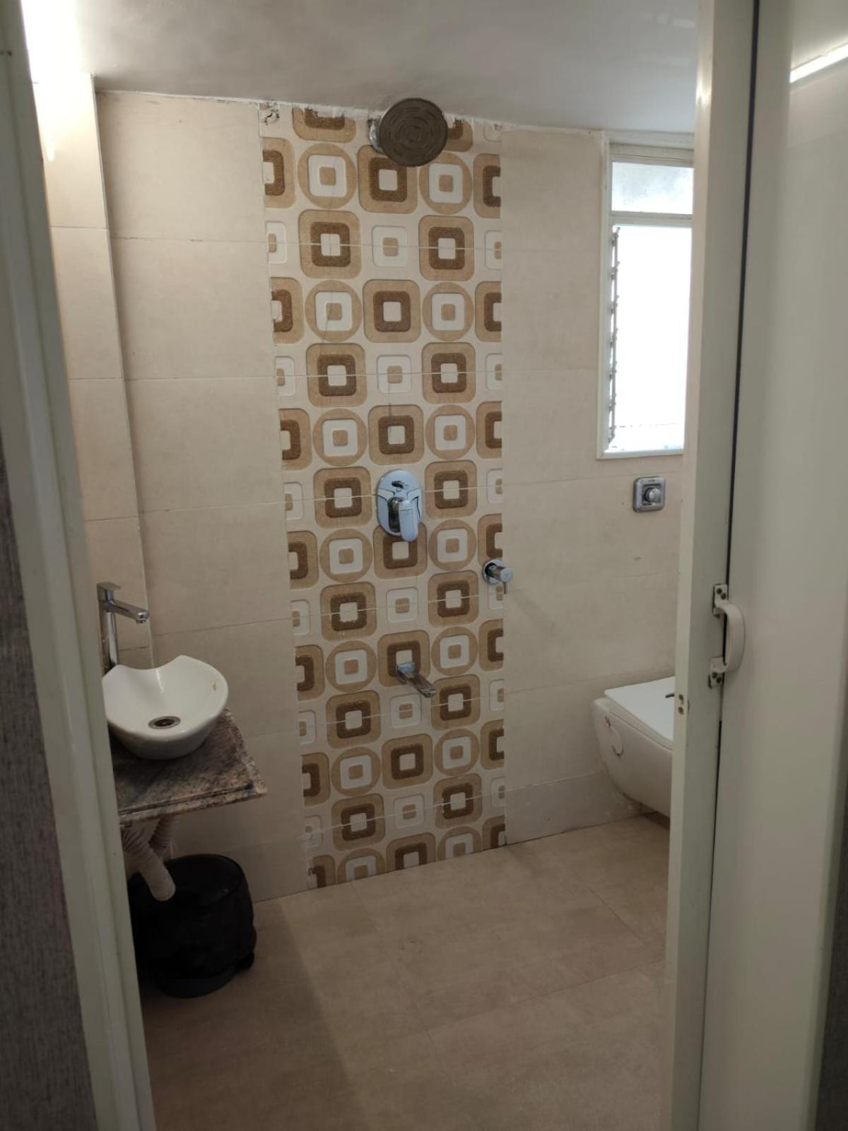 Lyon Cozy 1 Bhk With Secure Cctv Access Apartment