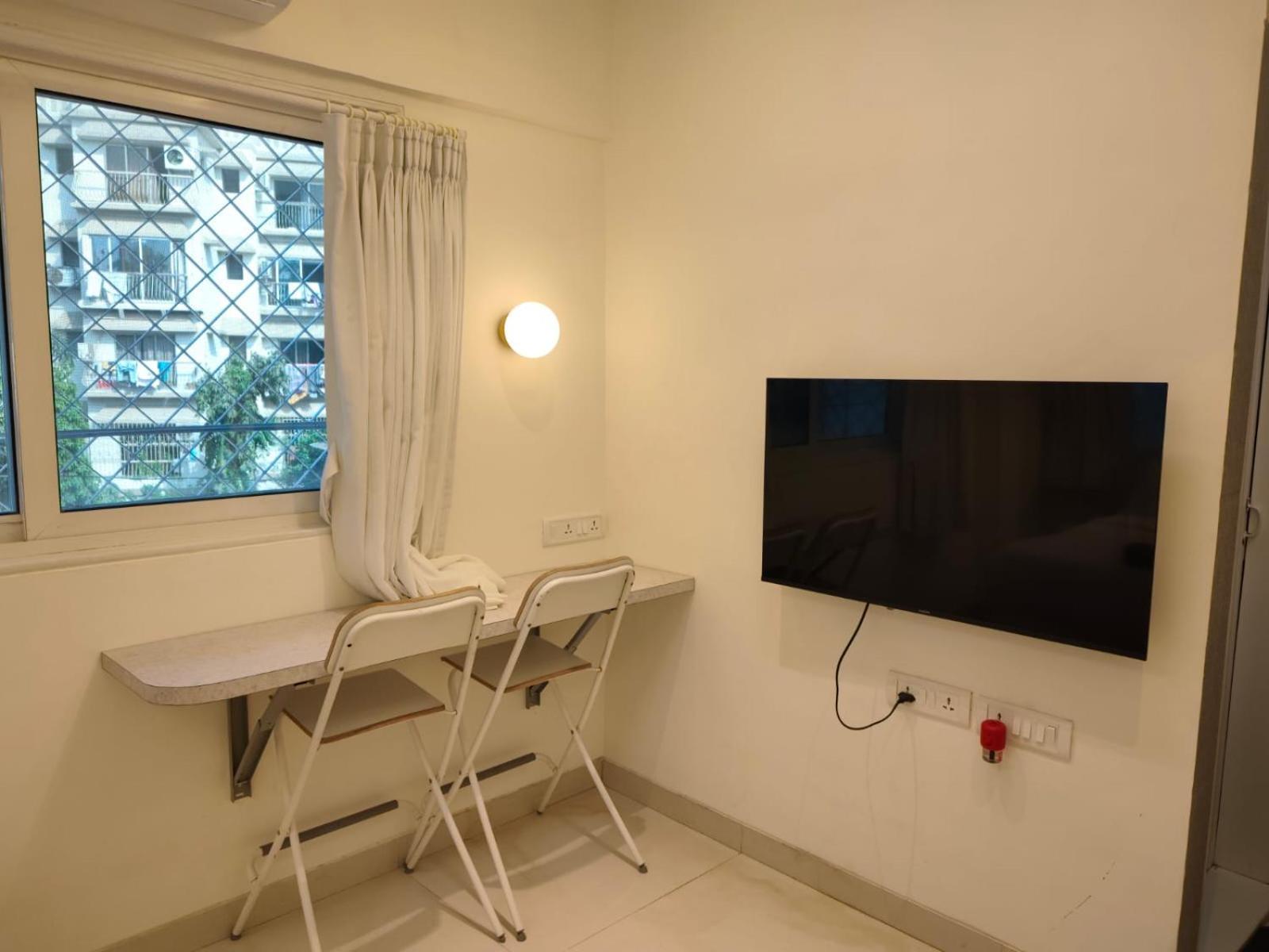 Lyon Cozy 1 Bhk With Secure Cctv Access