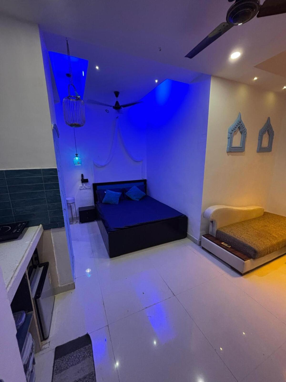 Ivy Splendour Blu Private Studio, Oshiwara, * Mumbai