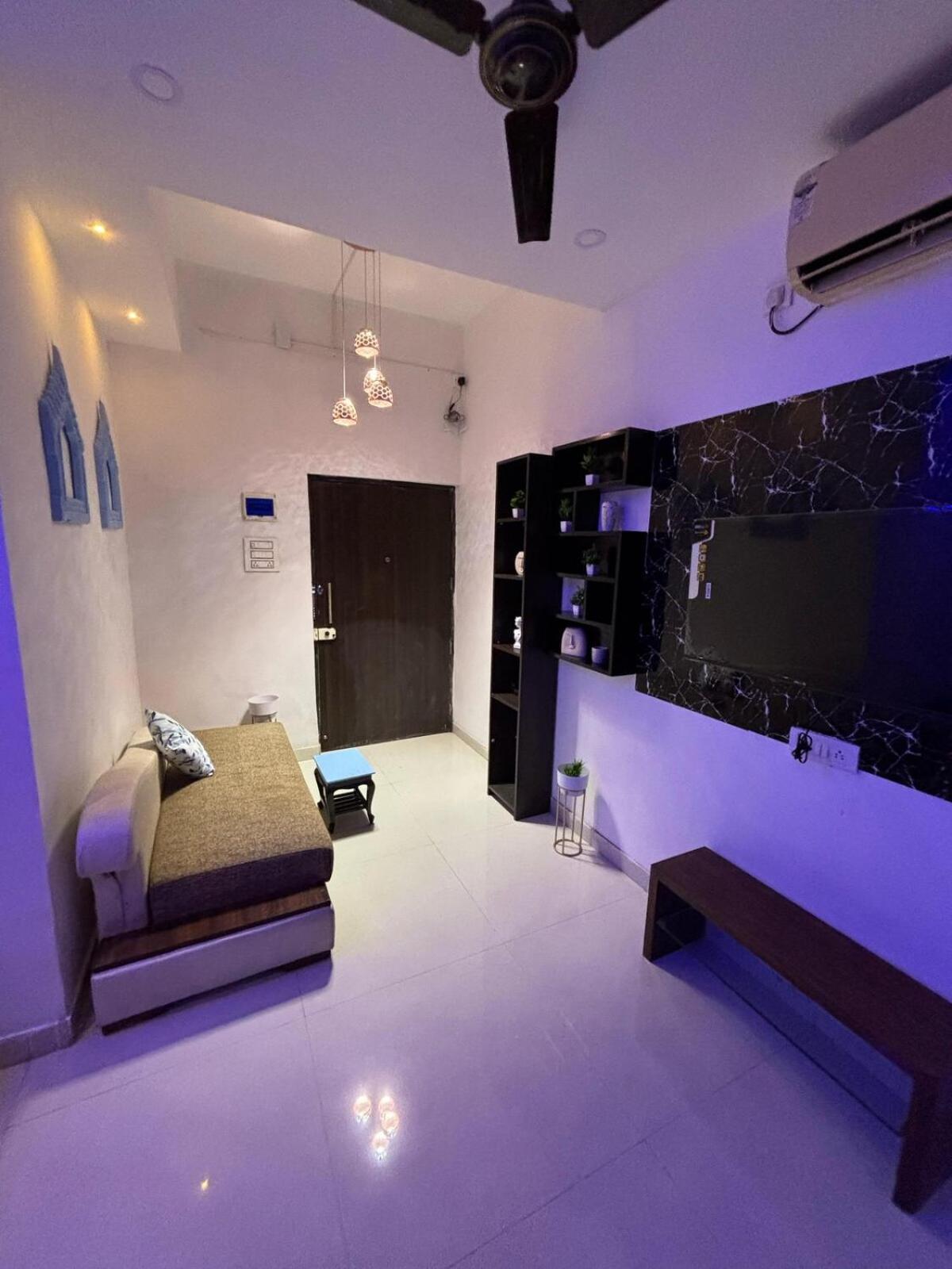 Ivy Splendour Blu Private Studio, Oshiwara, *