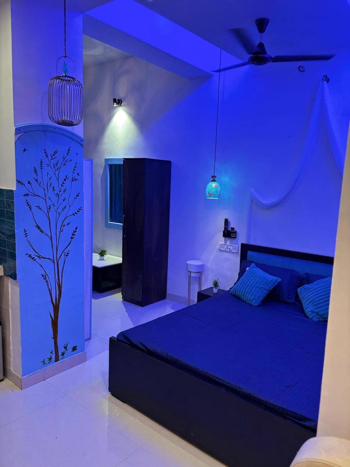 Ivy Splendour Blu Private Studio, Oshiwara,