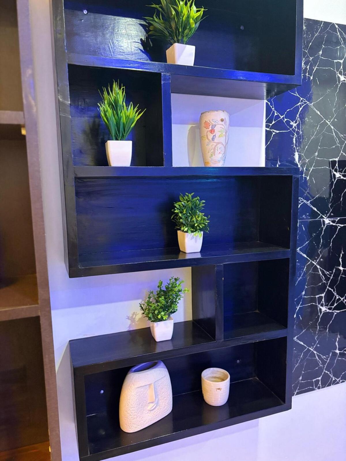Ivy Splendour Blu Private Studio, Oshiwara, *