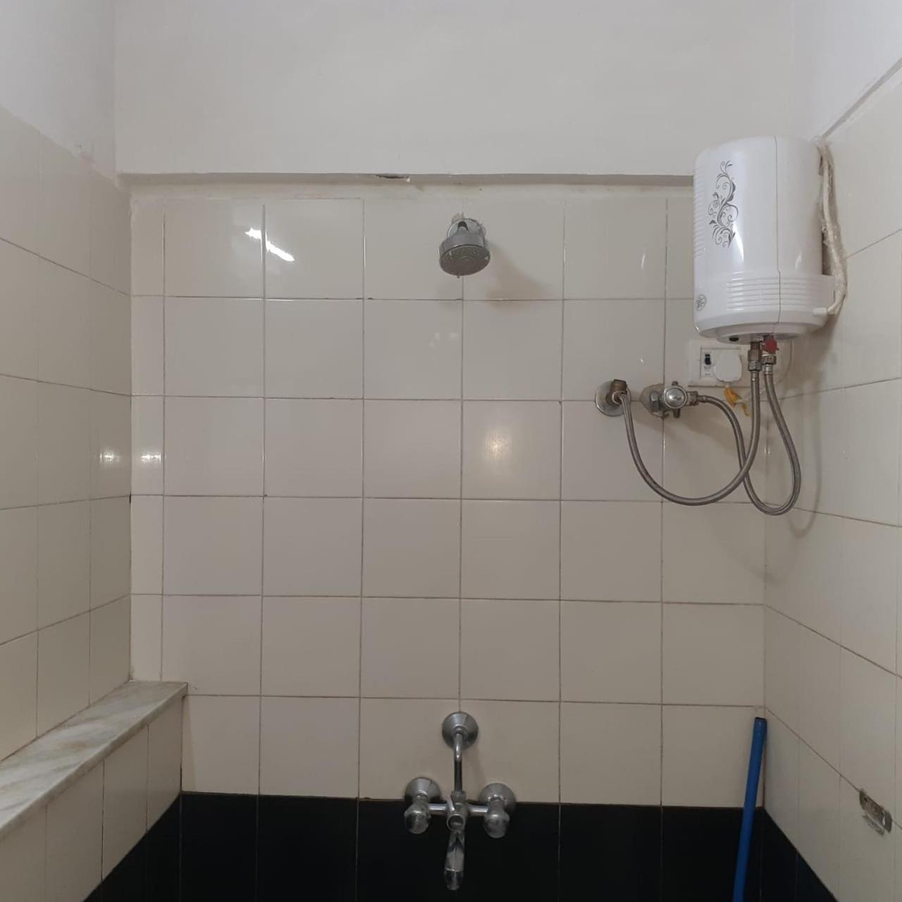 Spacious And Serene Fully Furnished 2 Bhk Apartment *
