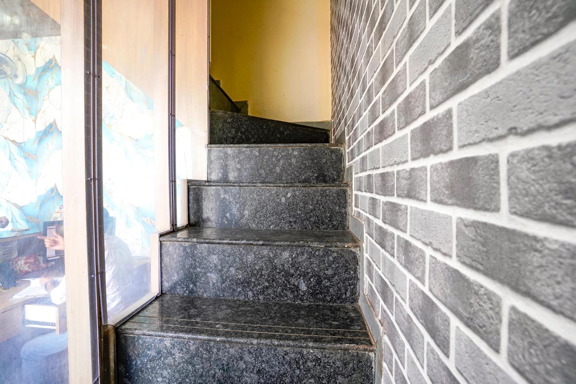 Hotel Fabhotel Bala Residency
