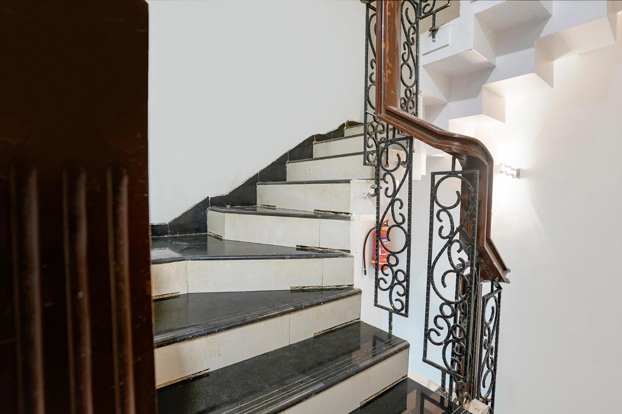 Fabhotel Occazia Paradise