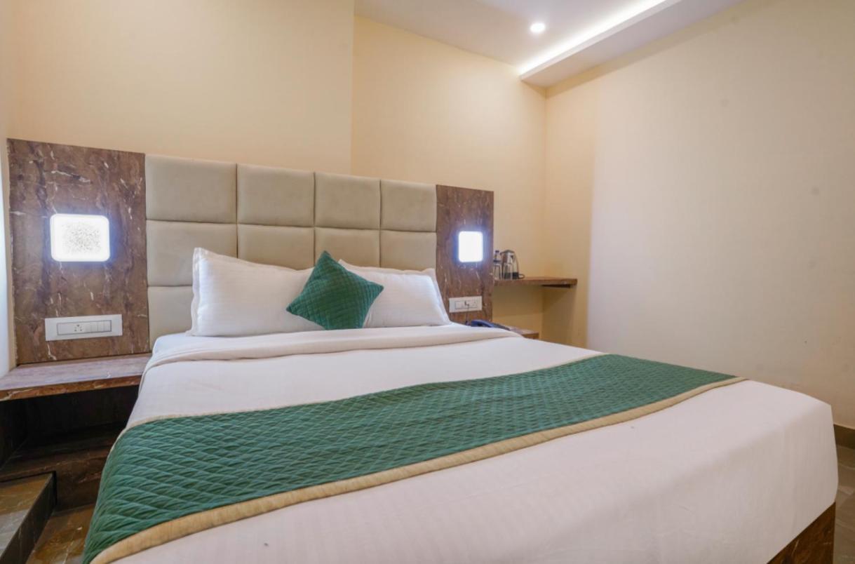 Crystal Place 3* Mumbai