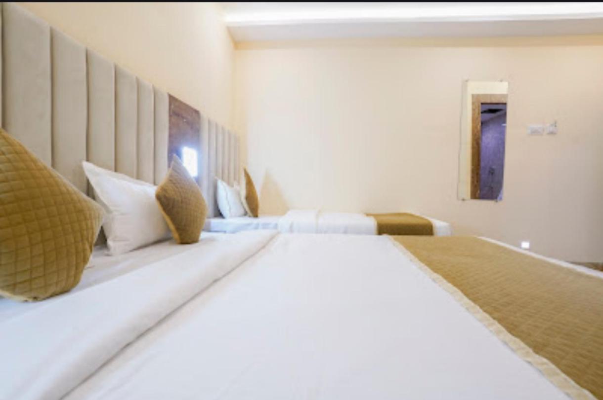 Crystal Place 3* Mumbai
