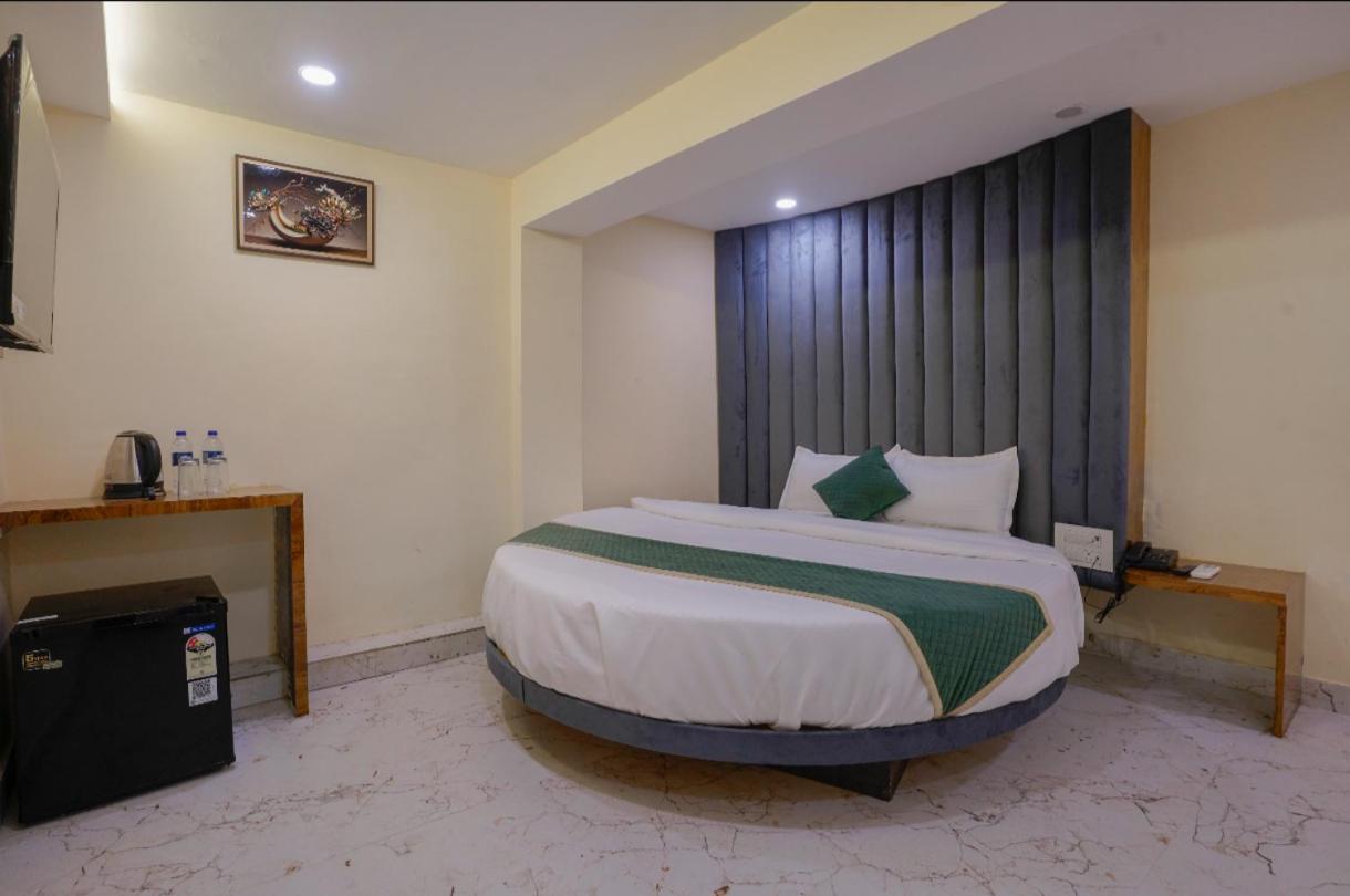 Crystal Place Hotel