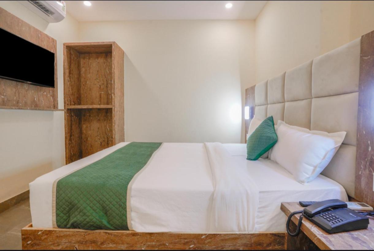 Crystal Place 3* Mumbai