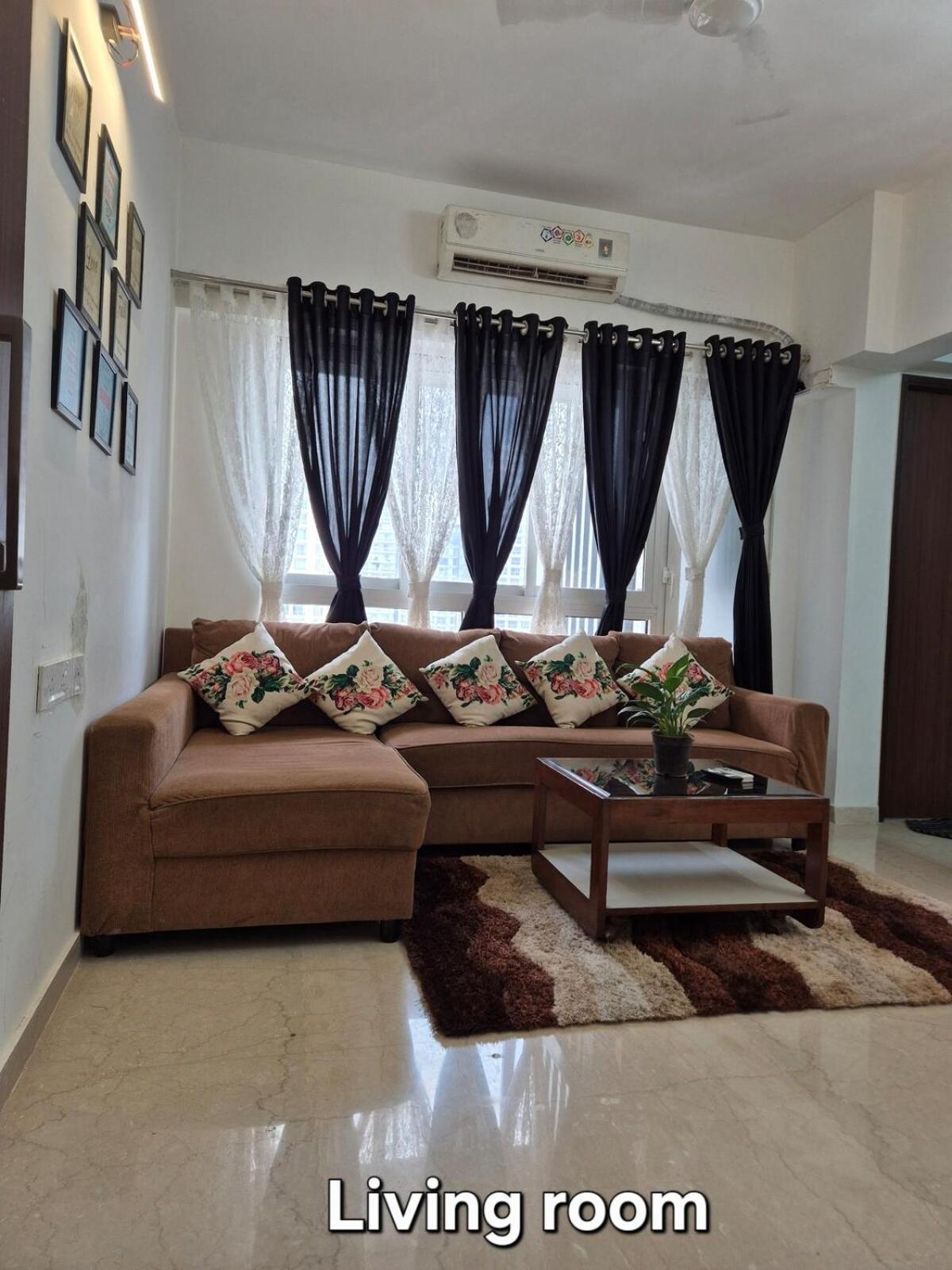 Sky View 1bhk Near Nesco & Jp Morgan Apartment
