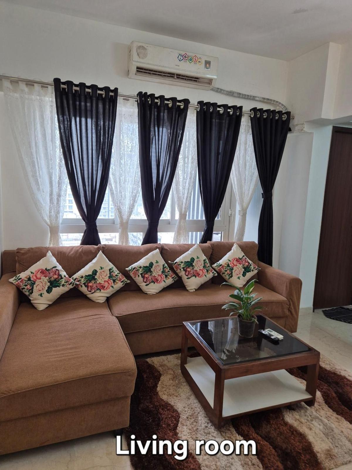 Apartment Sky View 1bhk Near Nesco & Jp Morgan
