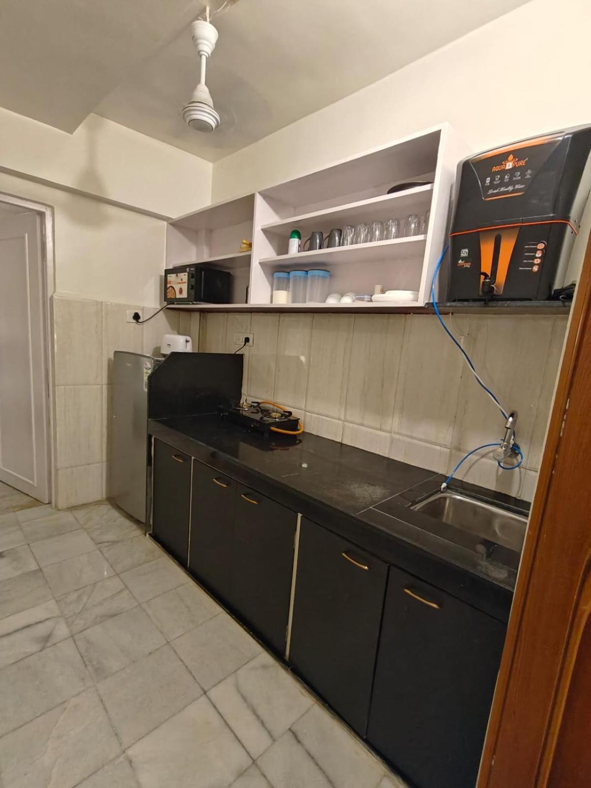 Spacious 1bhk Off Carter Road *