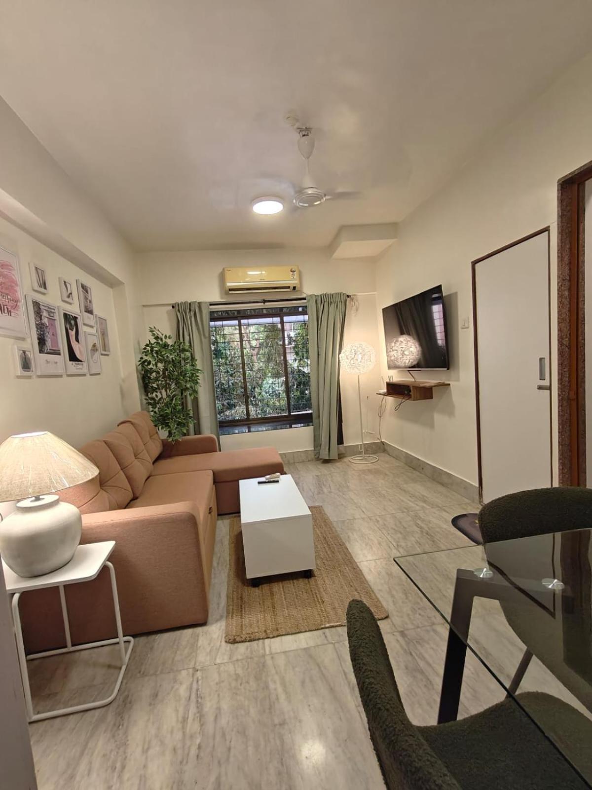 Spacious 1bhk Off Carter Road Apartment *