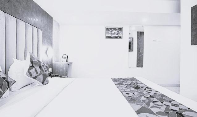 Fabhotel Pinnacle Hotel