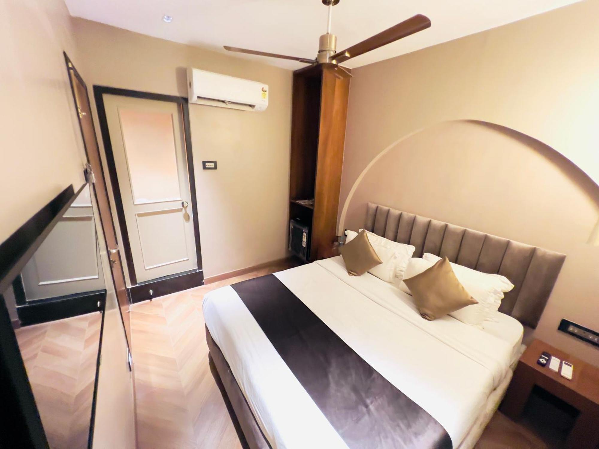 White Pearl - Colaba