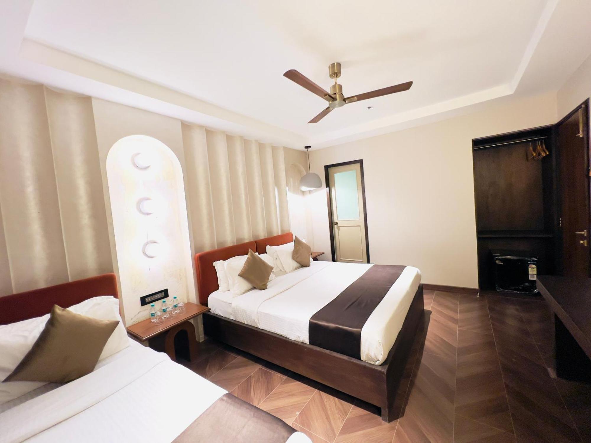 White Pearl - Colaba 3*