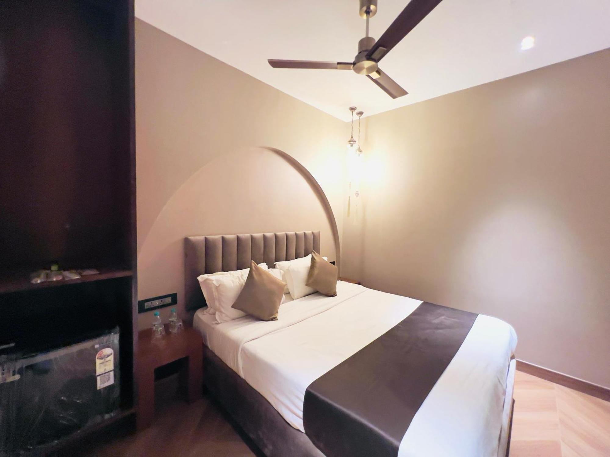 Hotel White Pearl - Colaba Mumbai