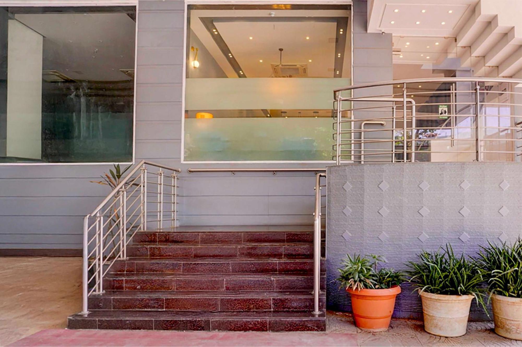Collection O Exhibition Centre Goregaon Hotel 3*