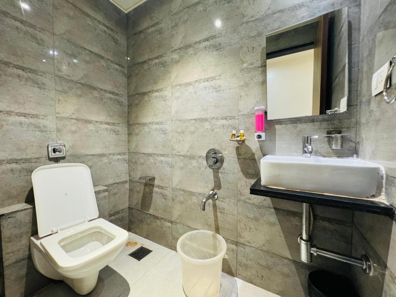 Liwa - By Avk Near Nesco 3* Mumbai