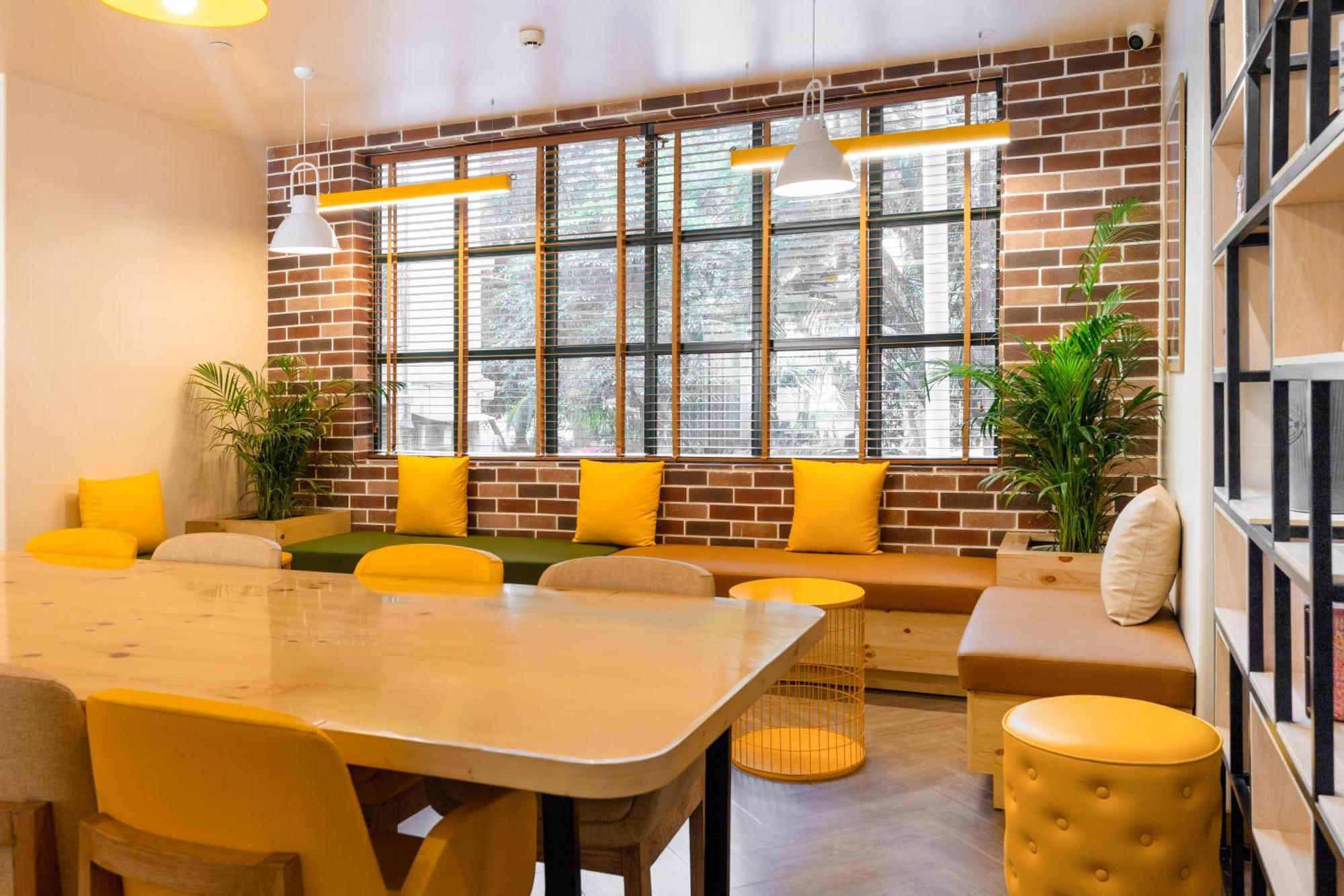 Bloom Hub Weh Andheri 4*