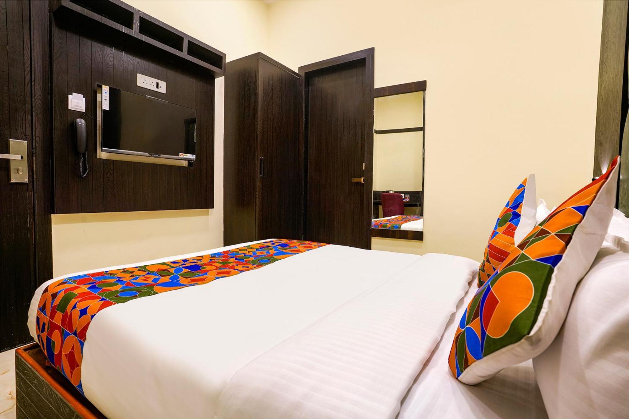 Fabhotel Skyline 3*
