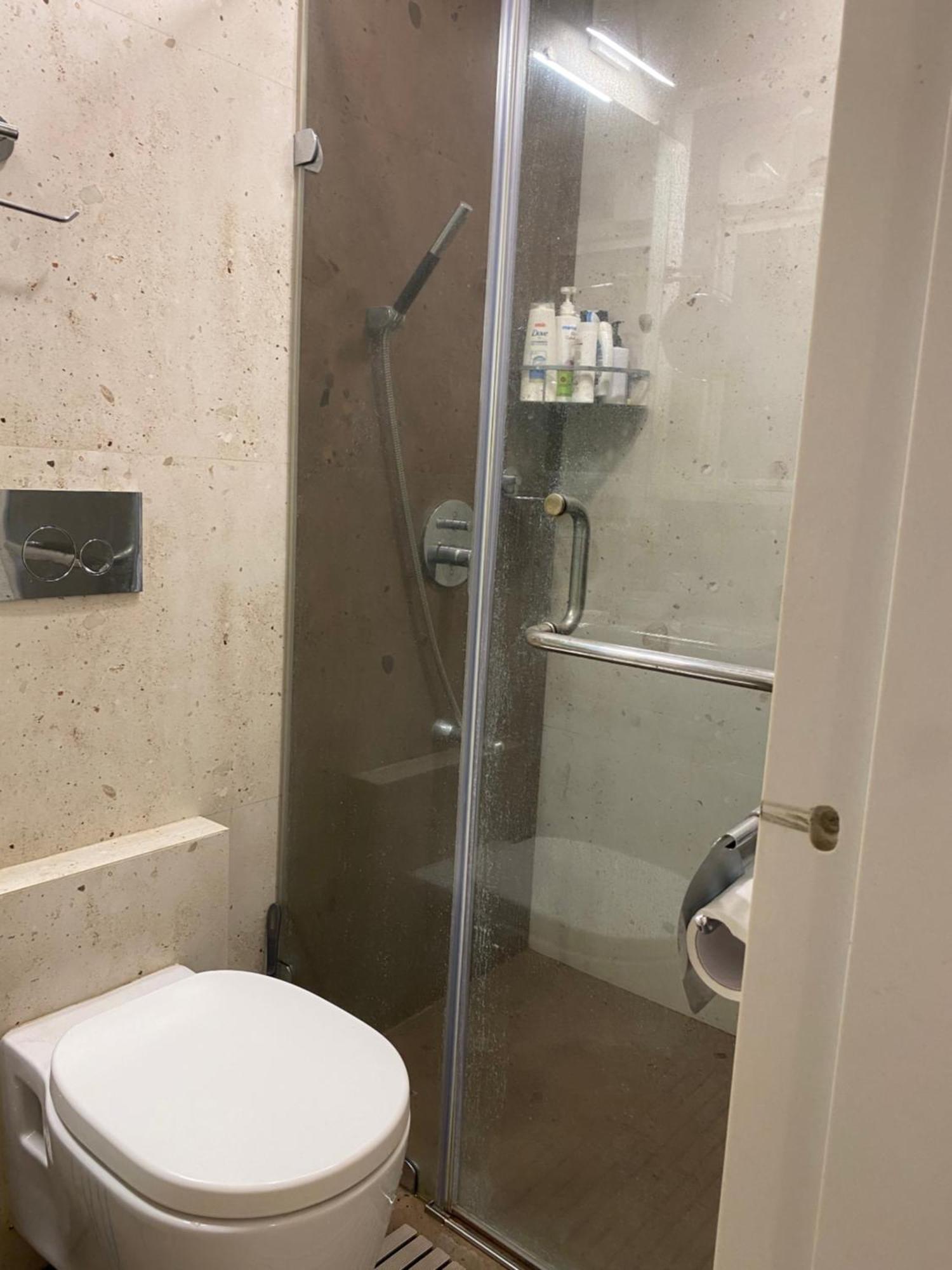 Lovely Two Bedrooms Huge In * Mumbai