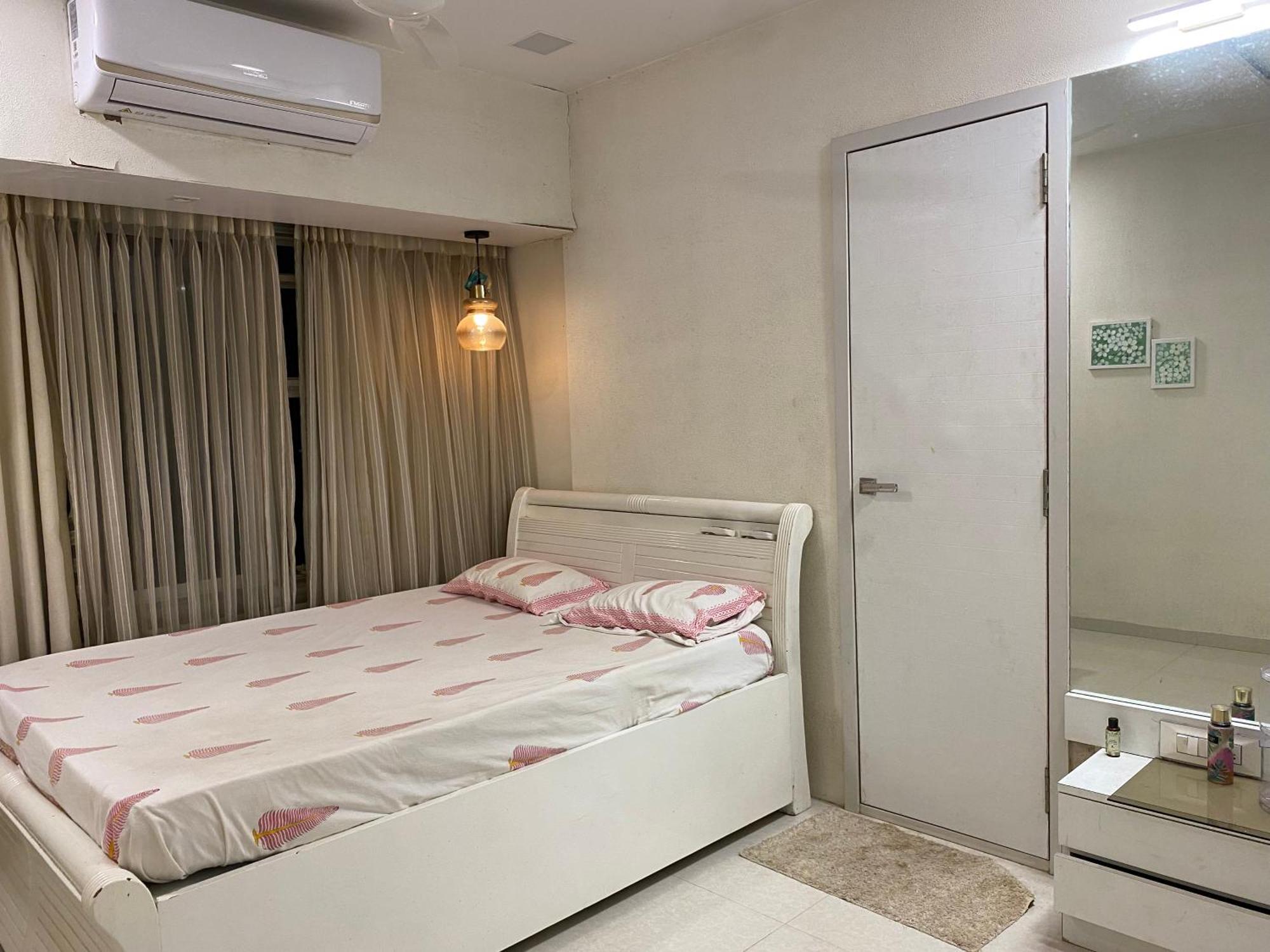 Lovely Two Bedrooms Huge In *