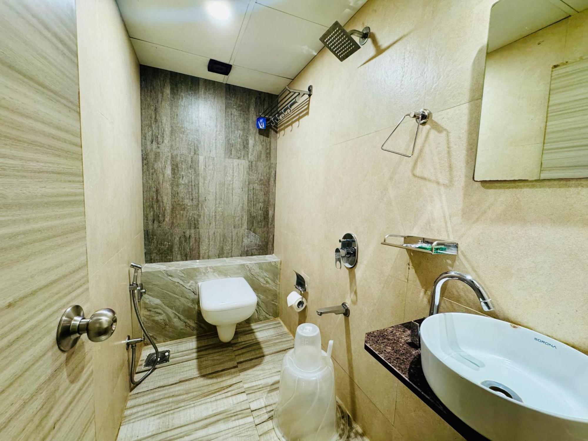 Adrino Residency Hotel *