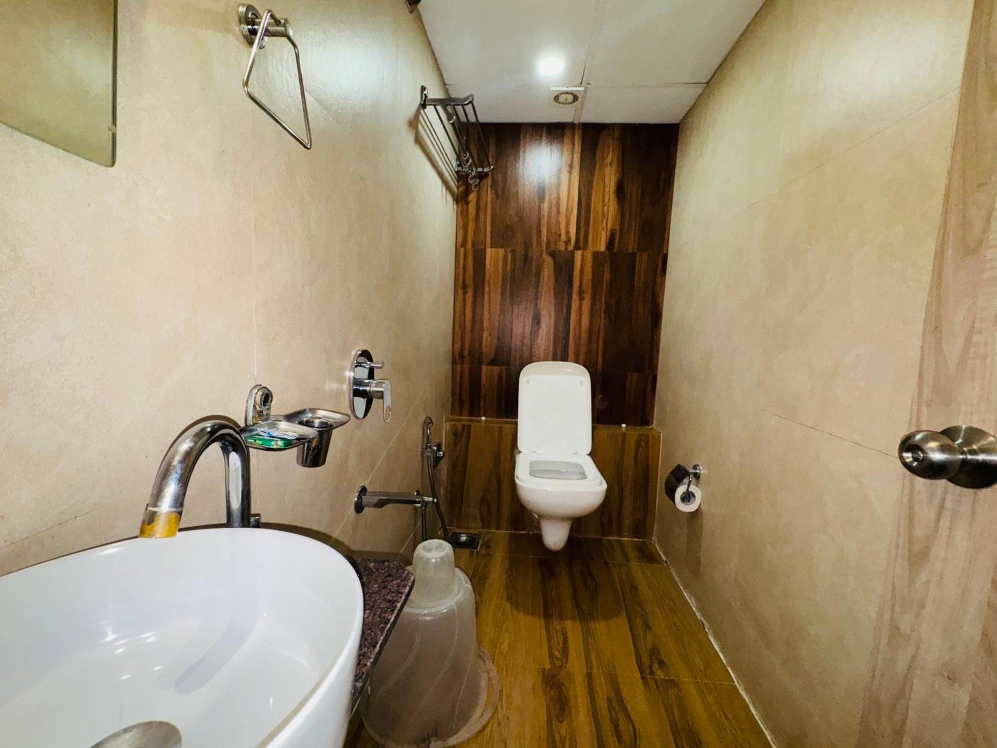 Hotel Adrino Residency