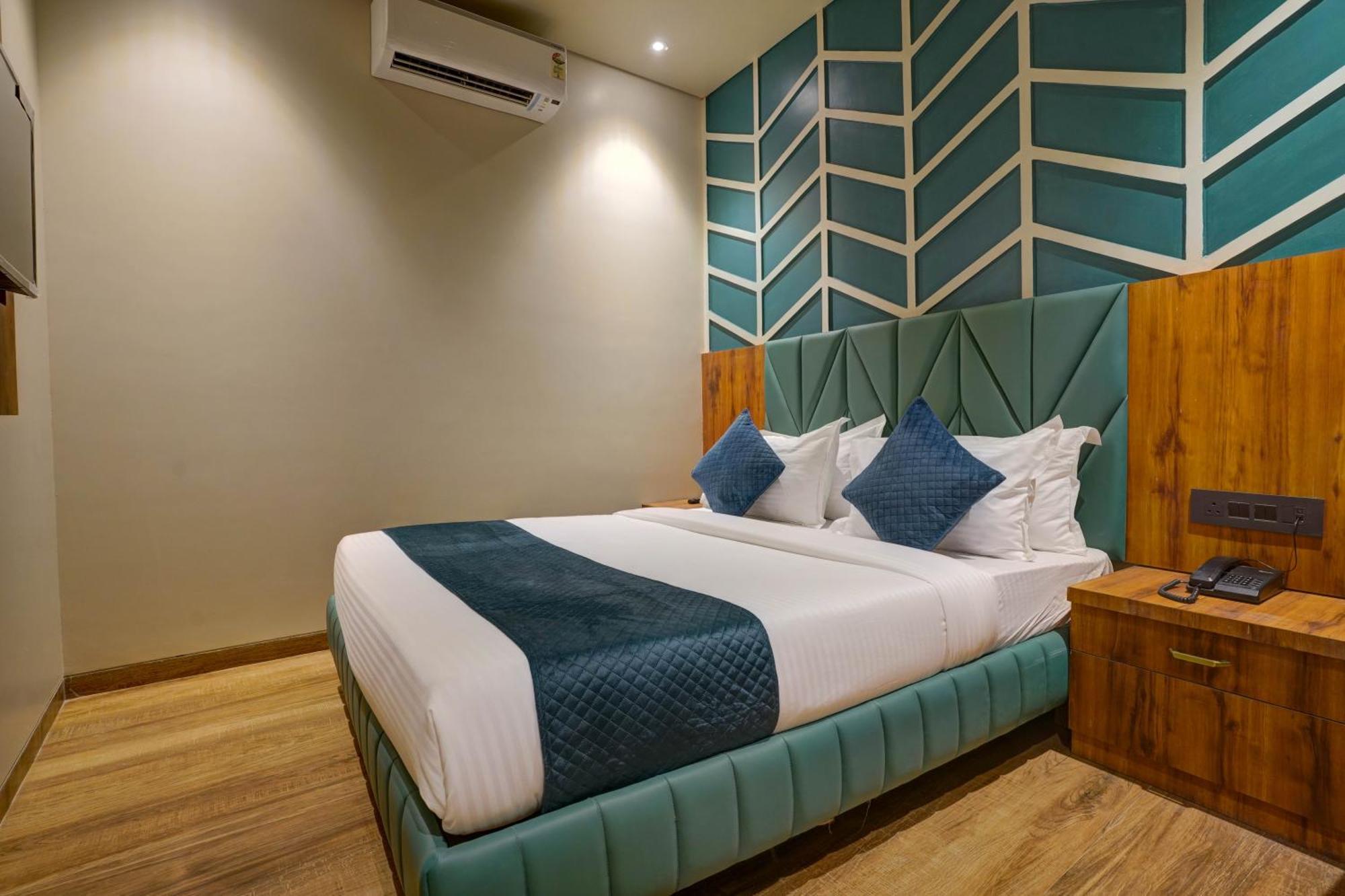 Starville Andheri Midc Hotel