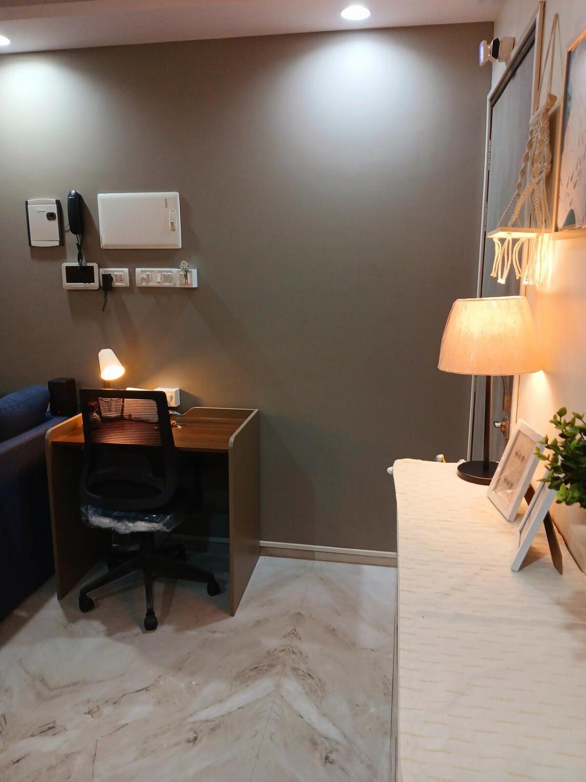 Apartment Whispering Woods - 2bed 2bath Lush Lakeside Mumbai