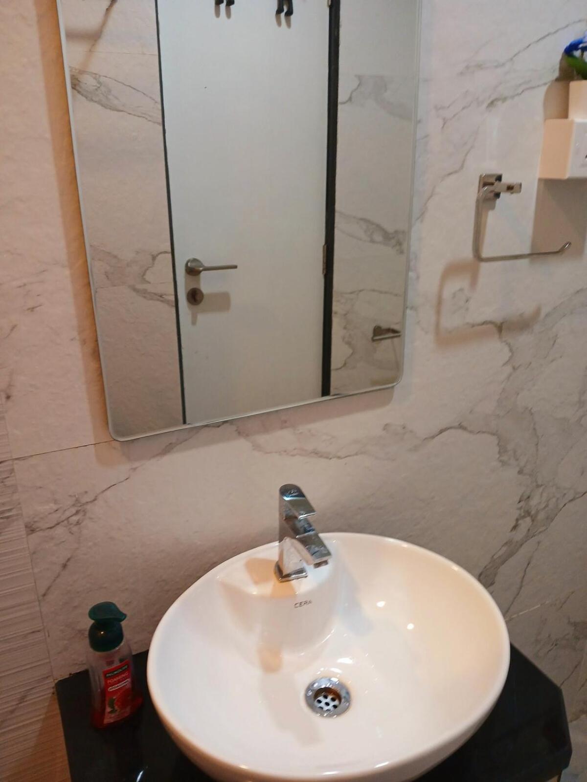 Whispering Woods - 2bed 2bath Lush Lakeside Apartment Mumbai