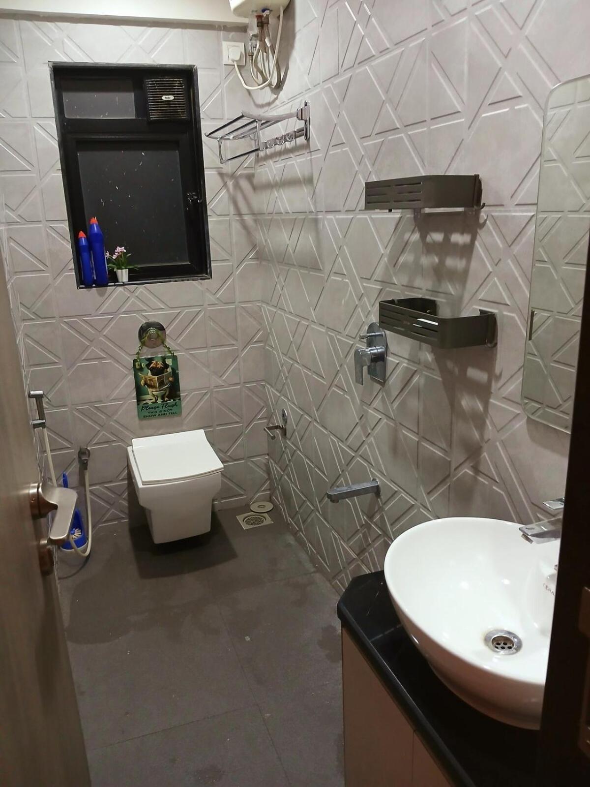 Whispering Woods - 2bed 2bath Lush Lakeside Apartment *