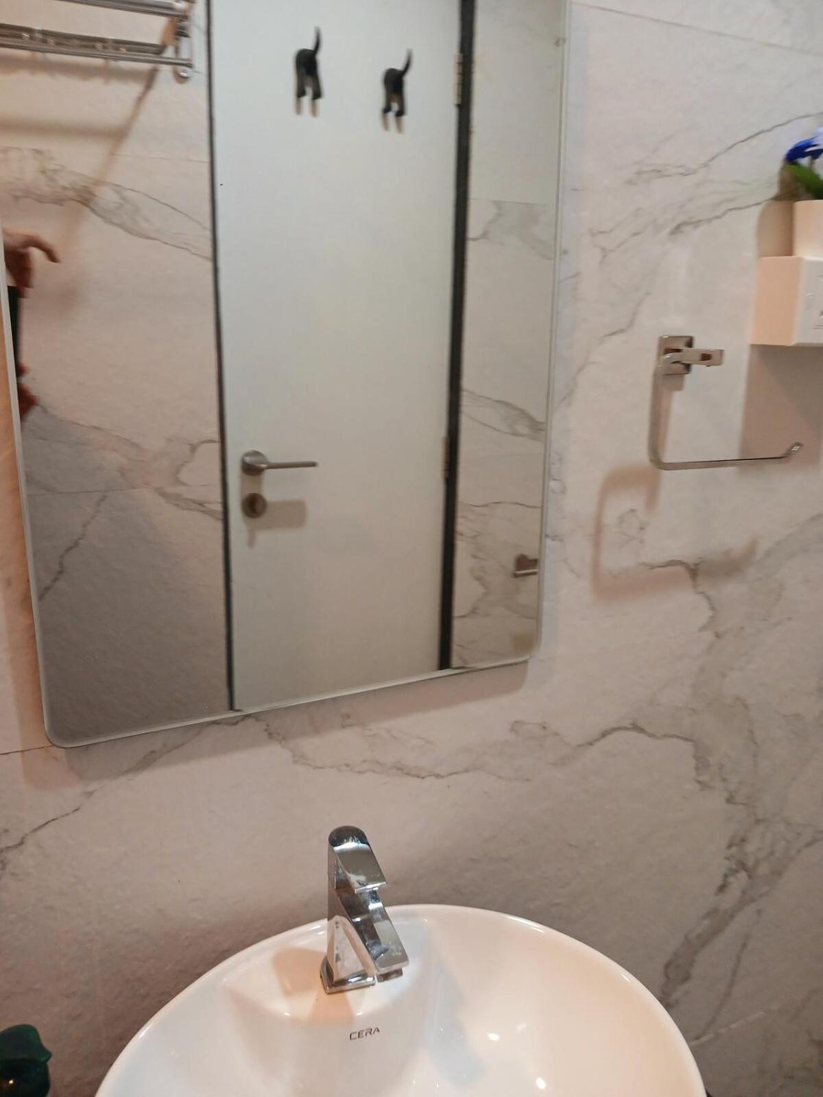 Apartment Whispering Woods - 2bed 2bath Lush Lakeside Mumbai
