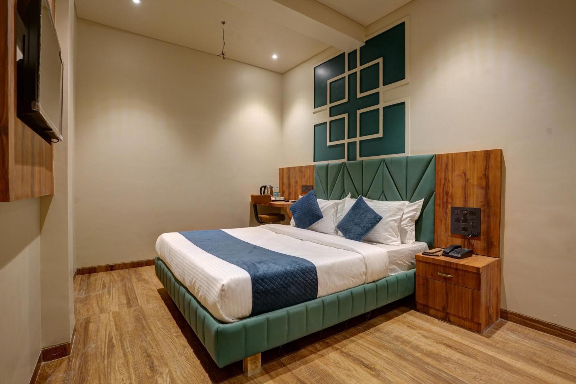 Starville Andheri Midc 3*