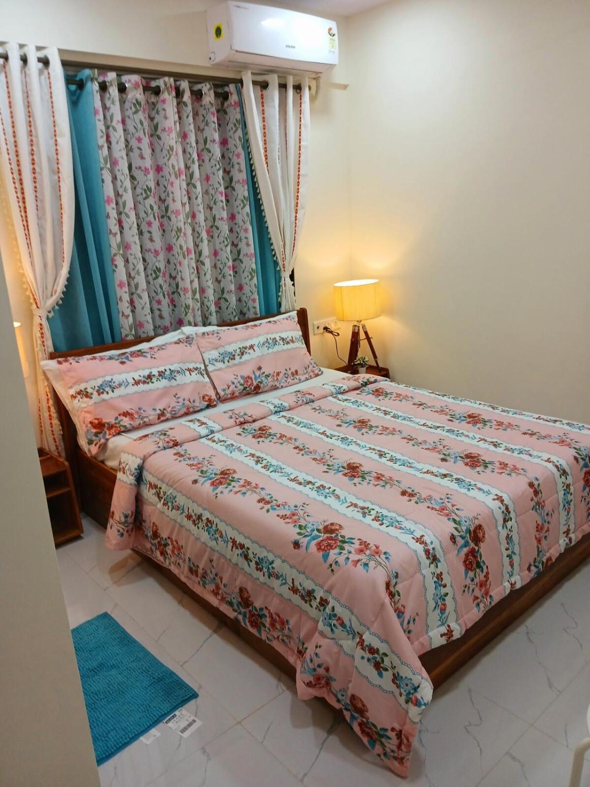 Vienna 2bed 2bath Rustic Village Vibe Apartment *