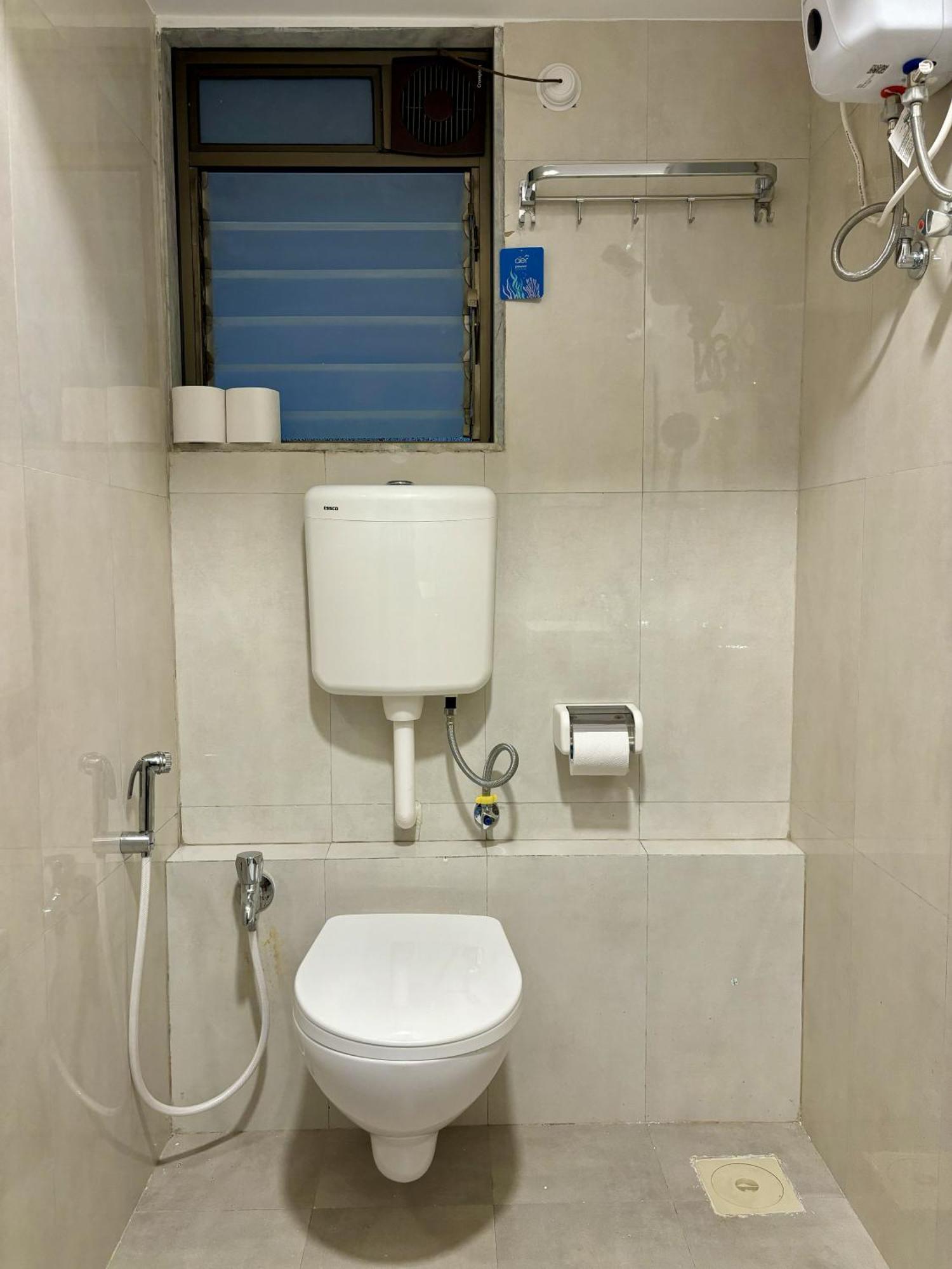 Vibrant 2 Bhk Near Airport Apartment *