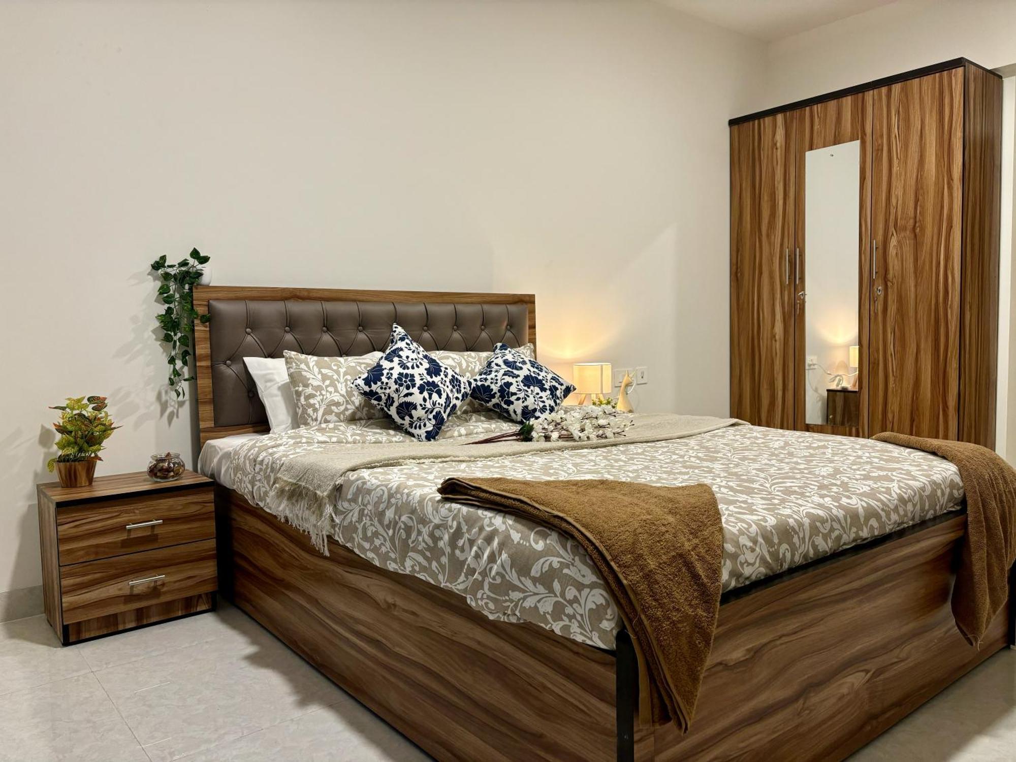Vibrant 2 Bhk Near Airport Apartment
