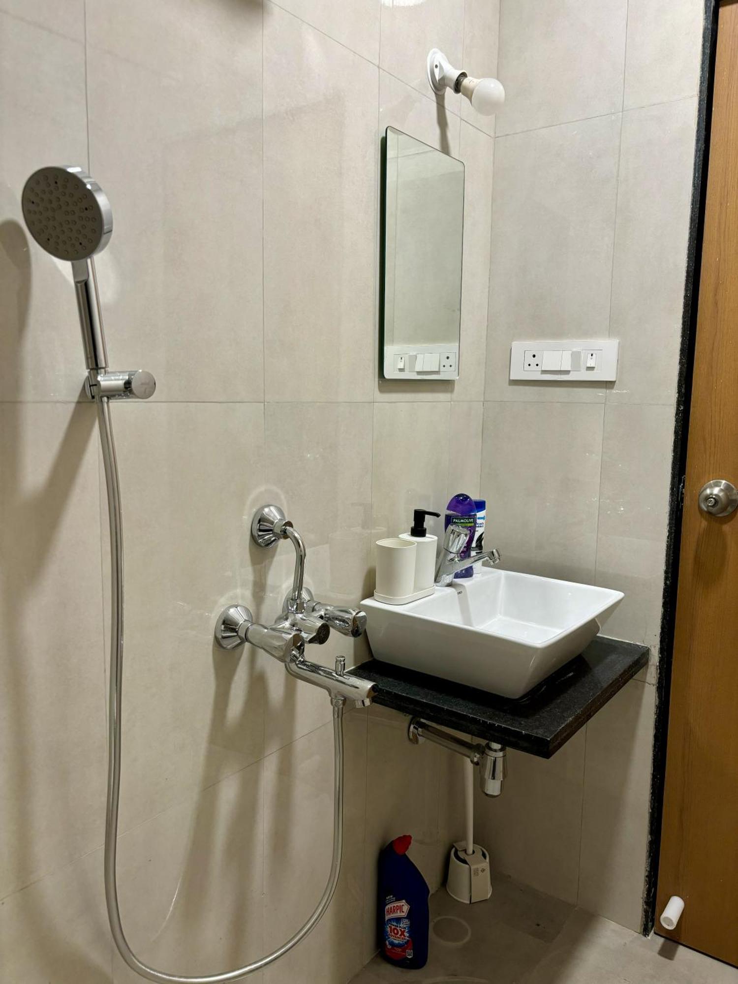 Apartment Vibrant 2 Bhk Near Airport