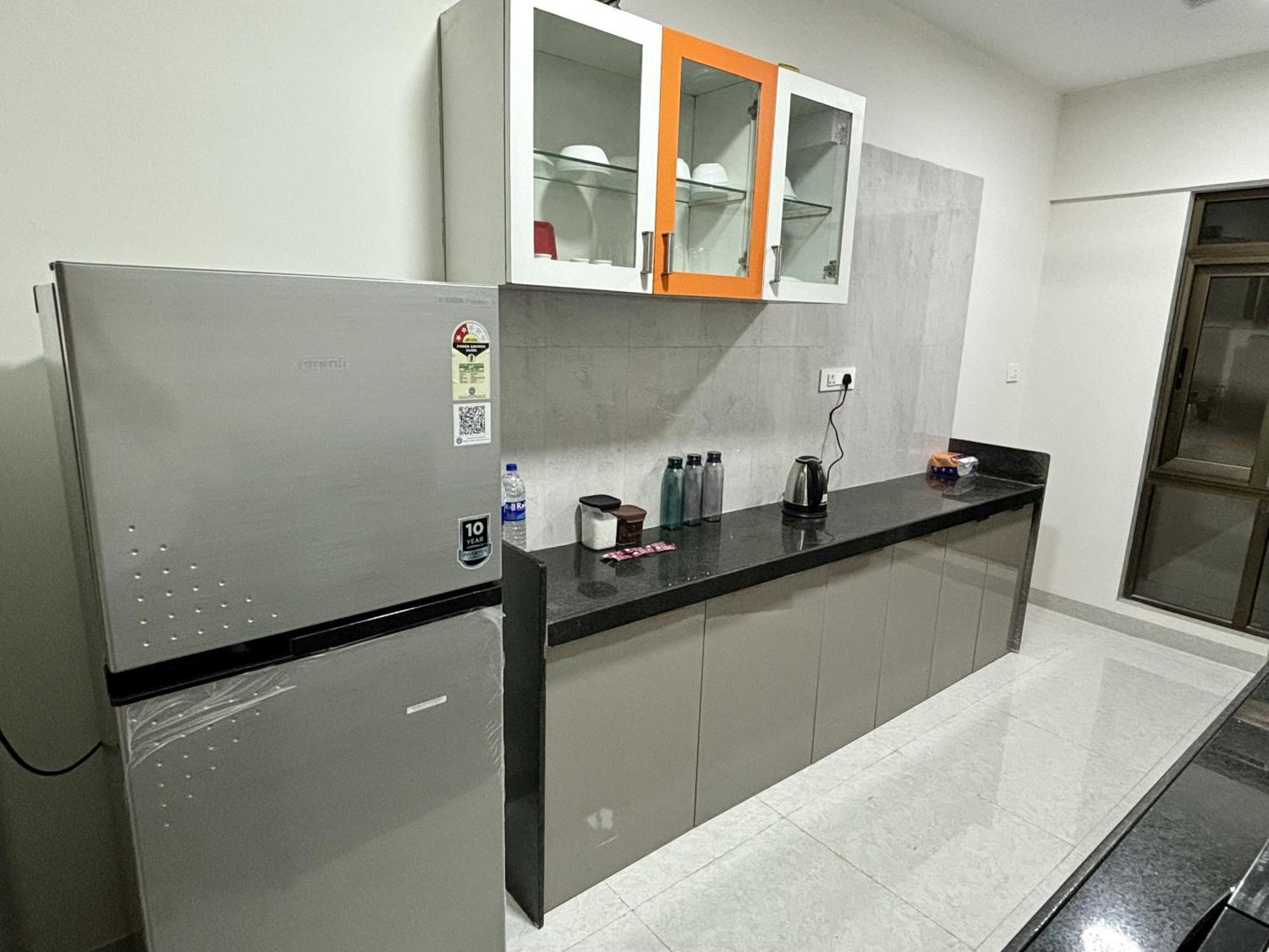 Apartment Vibrant 2 Bhk Near Airport