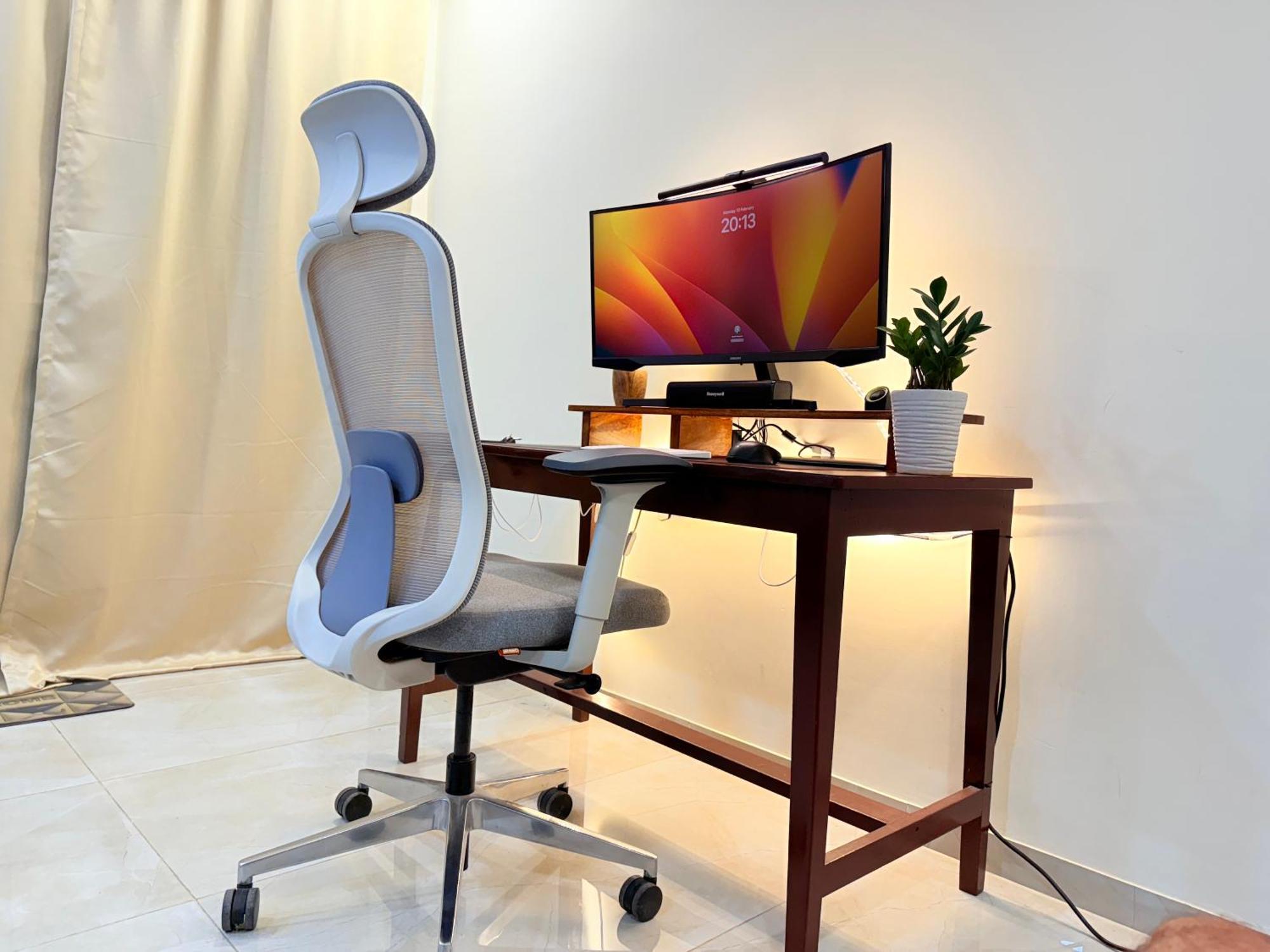 Apartment 1bhk- Modern Spacious Workstay - Livin *