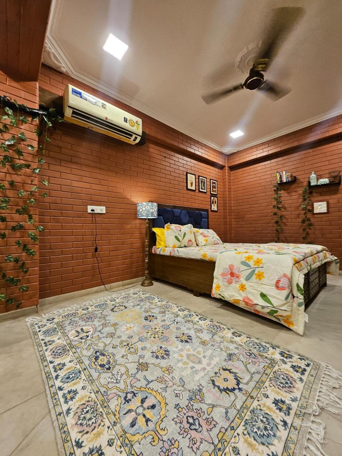 Brick Maison 1bhk With Free Parking, Juhu Bandra Apartment
