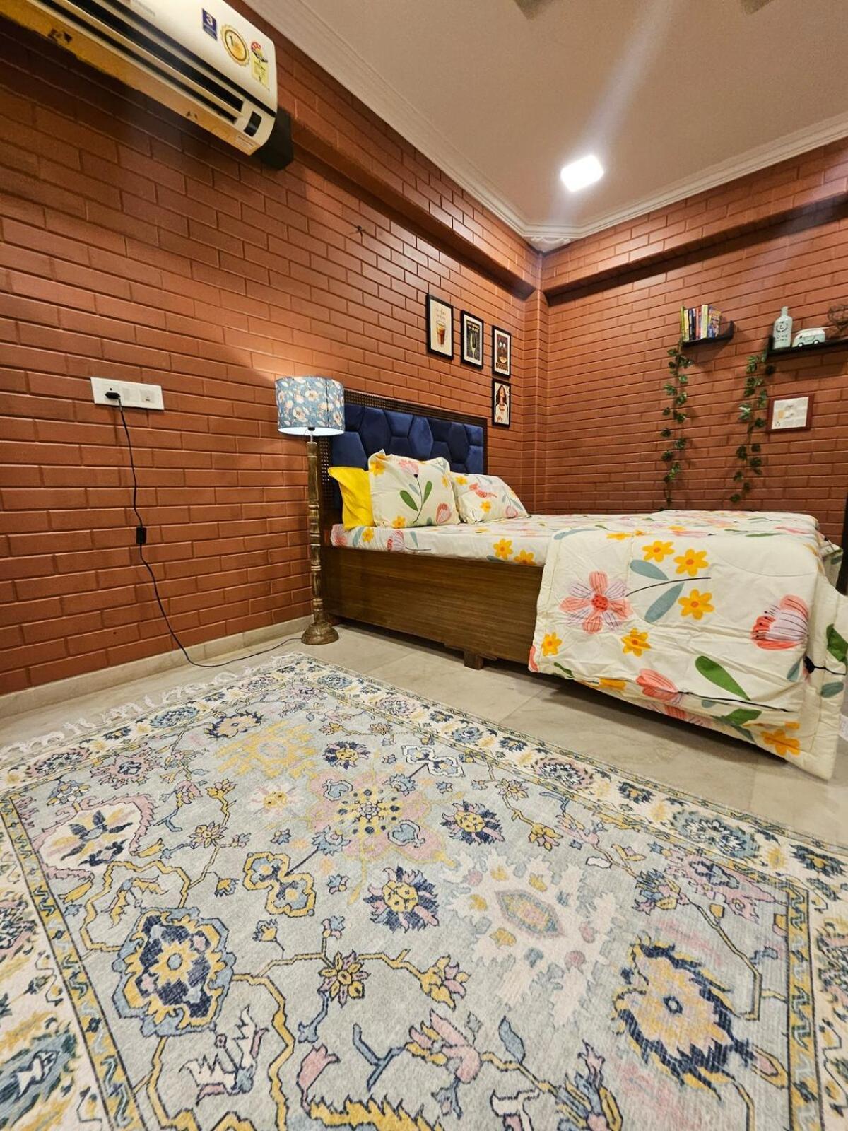 Apartment Brick Maison 1bhk With Free Parking, Juhu Bandra