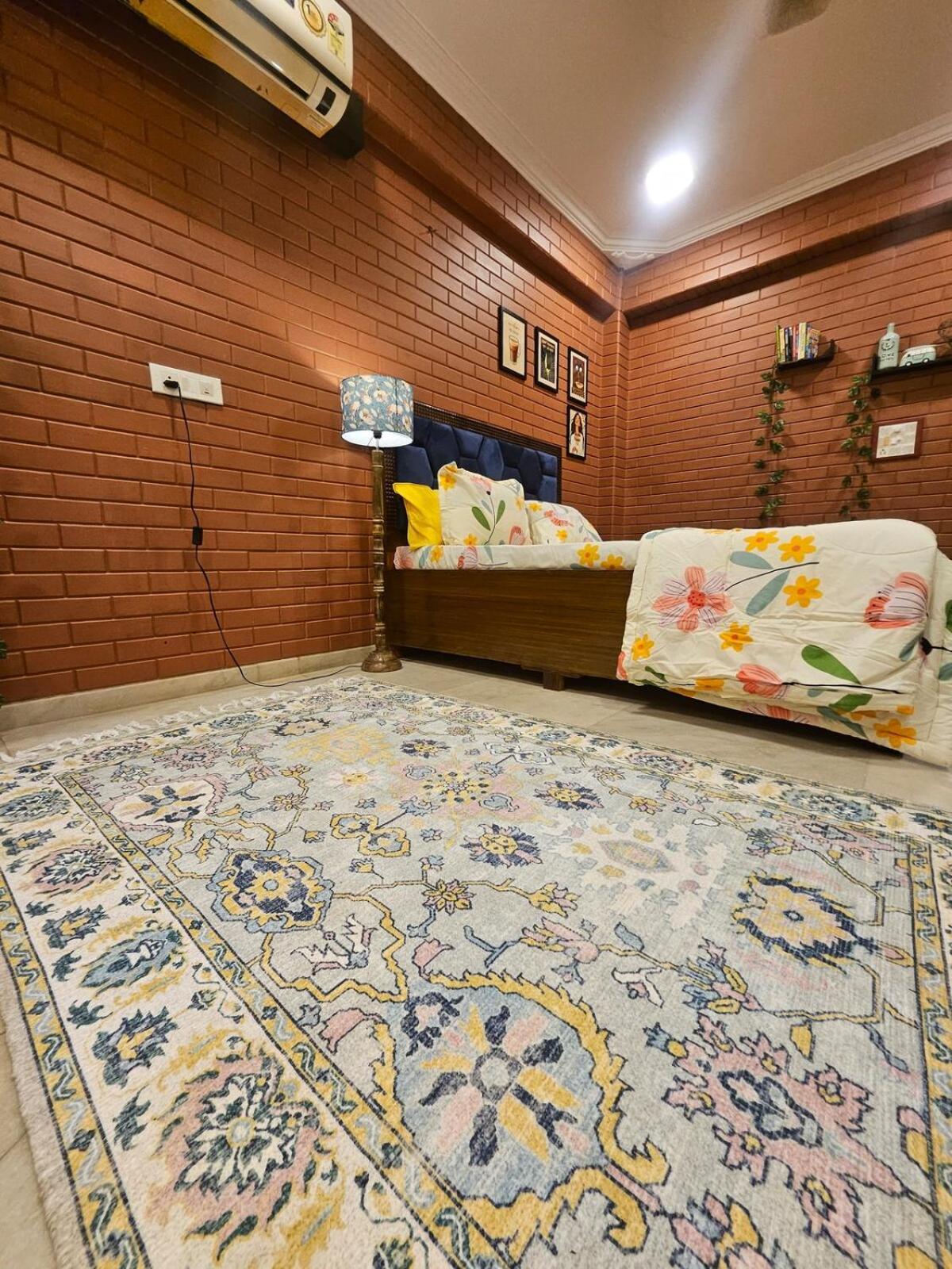 Apartment Brick Maison 1bhk With Free Parking, Juhu Bandra *