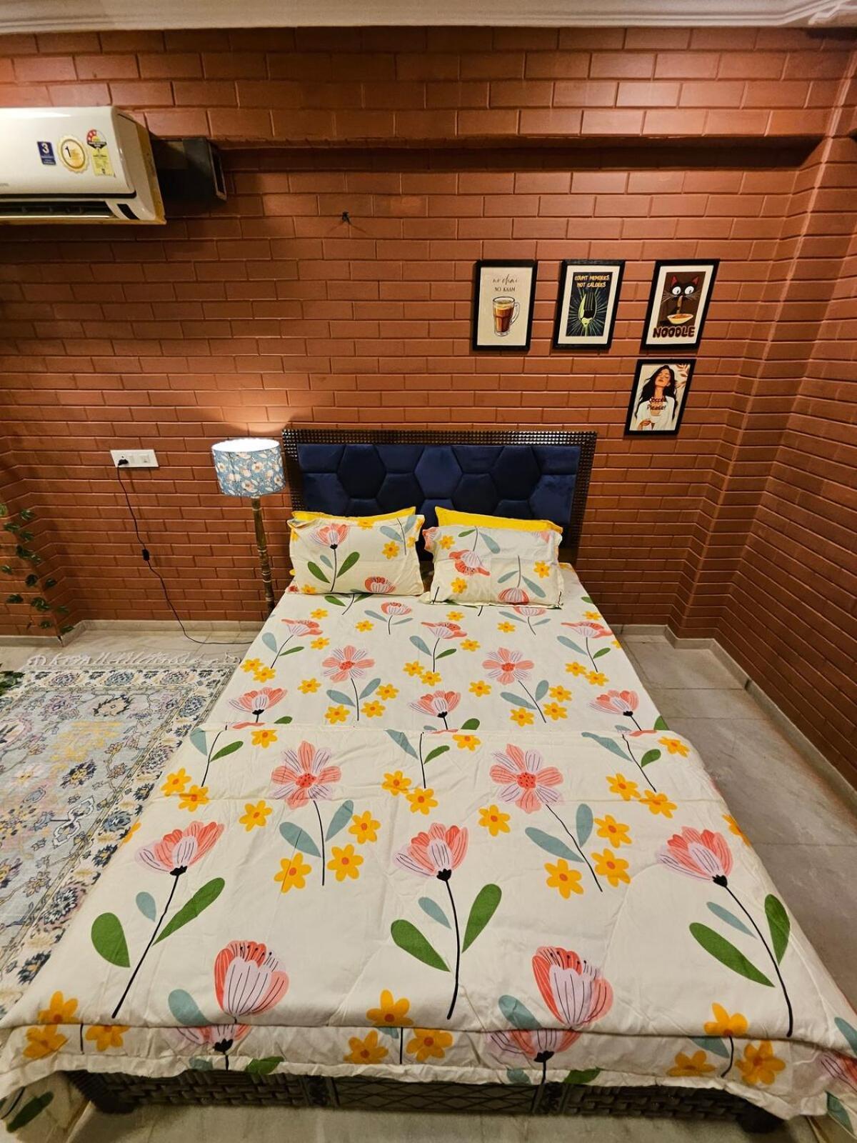 Apartment Brick Maison 1bhk With Free Parking, Juhu Bandra *