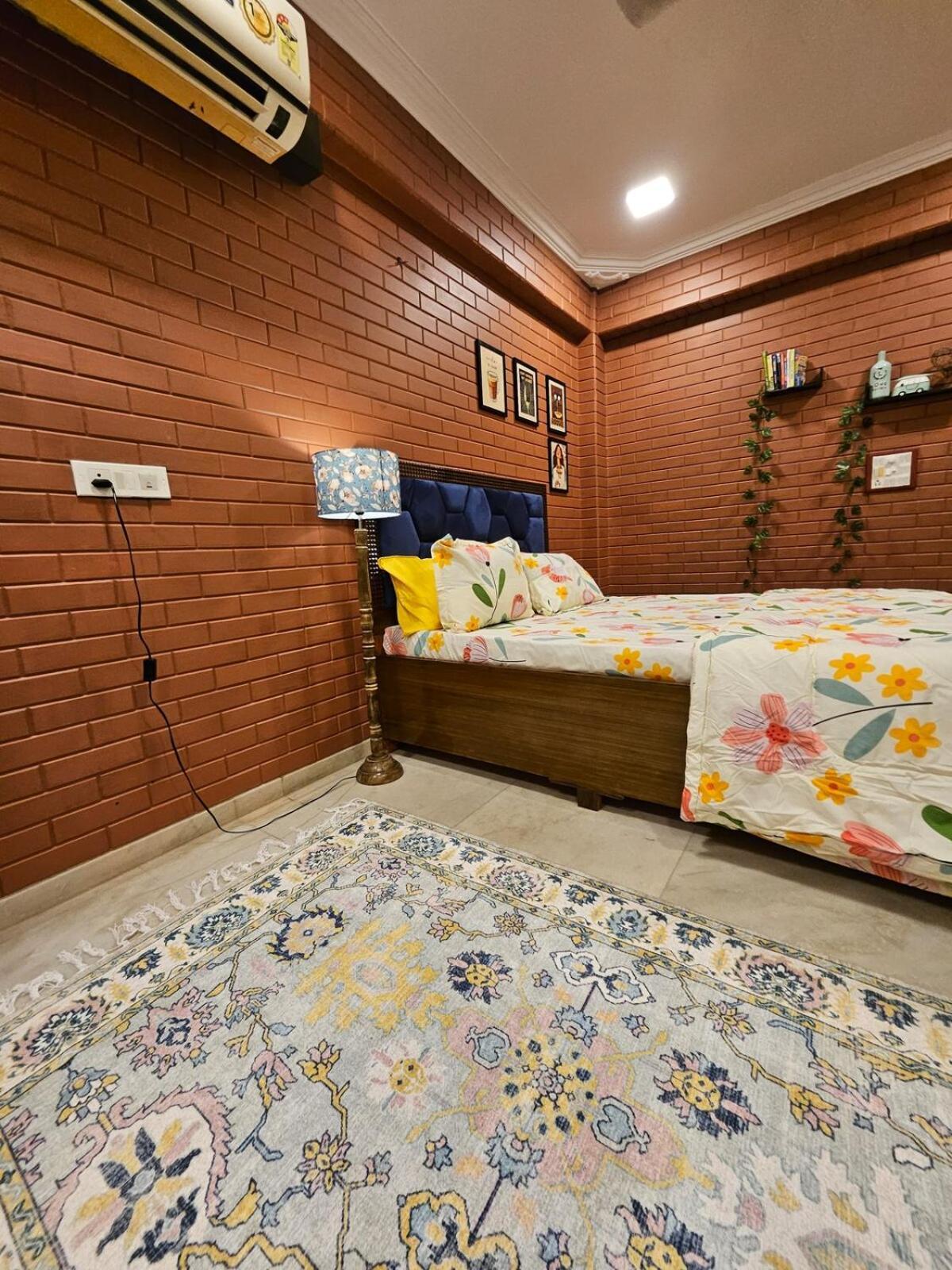 Brick Maison 1bhk With Free Parking, Juhu Bandra * Mumbai