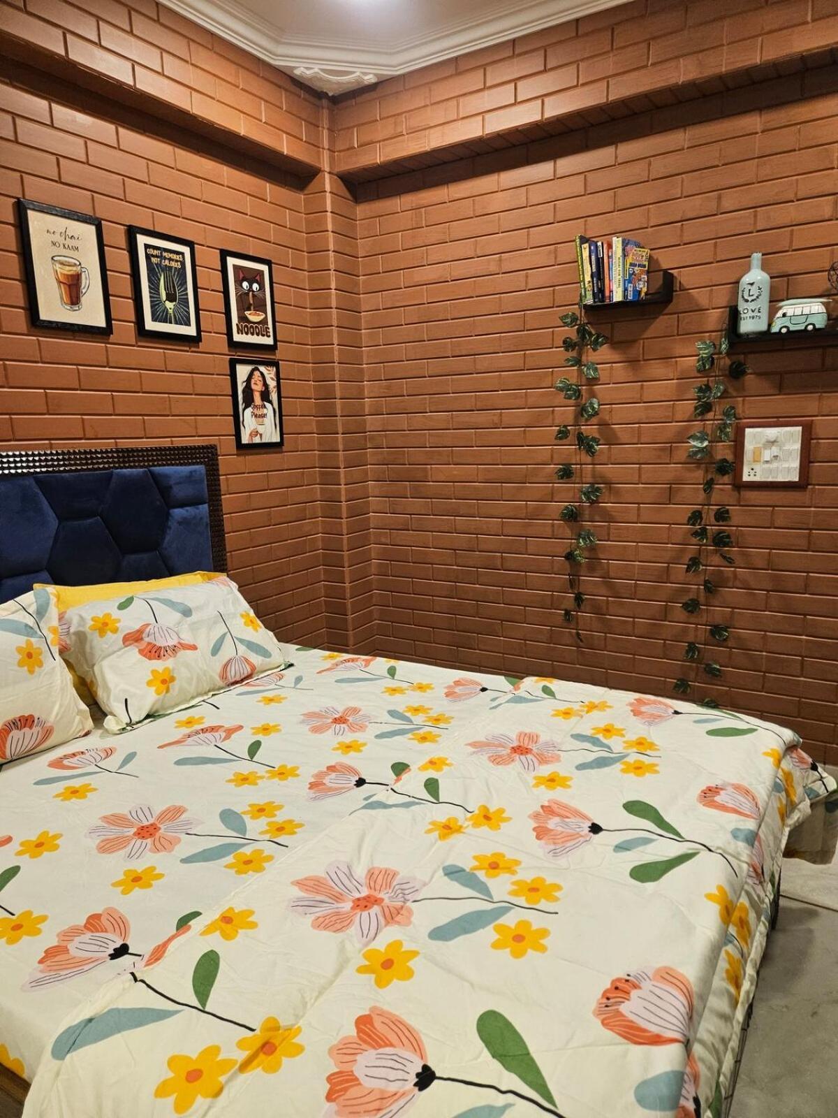 Apartment Brick Maison 1bhk With Free Parking, Juhu Bandra Mumbai