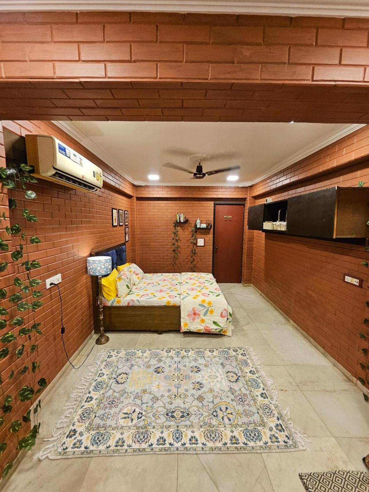 Apartment Brick Maison 1bhk With Free Parking, Juhu Bandra *