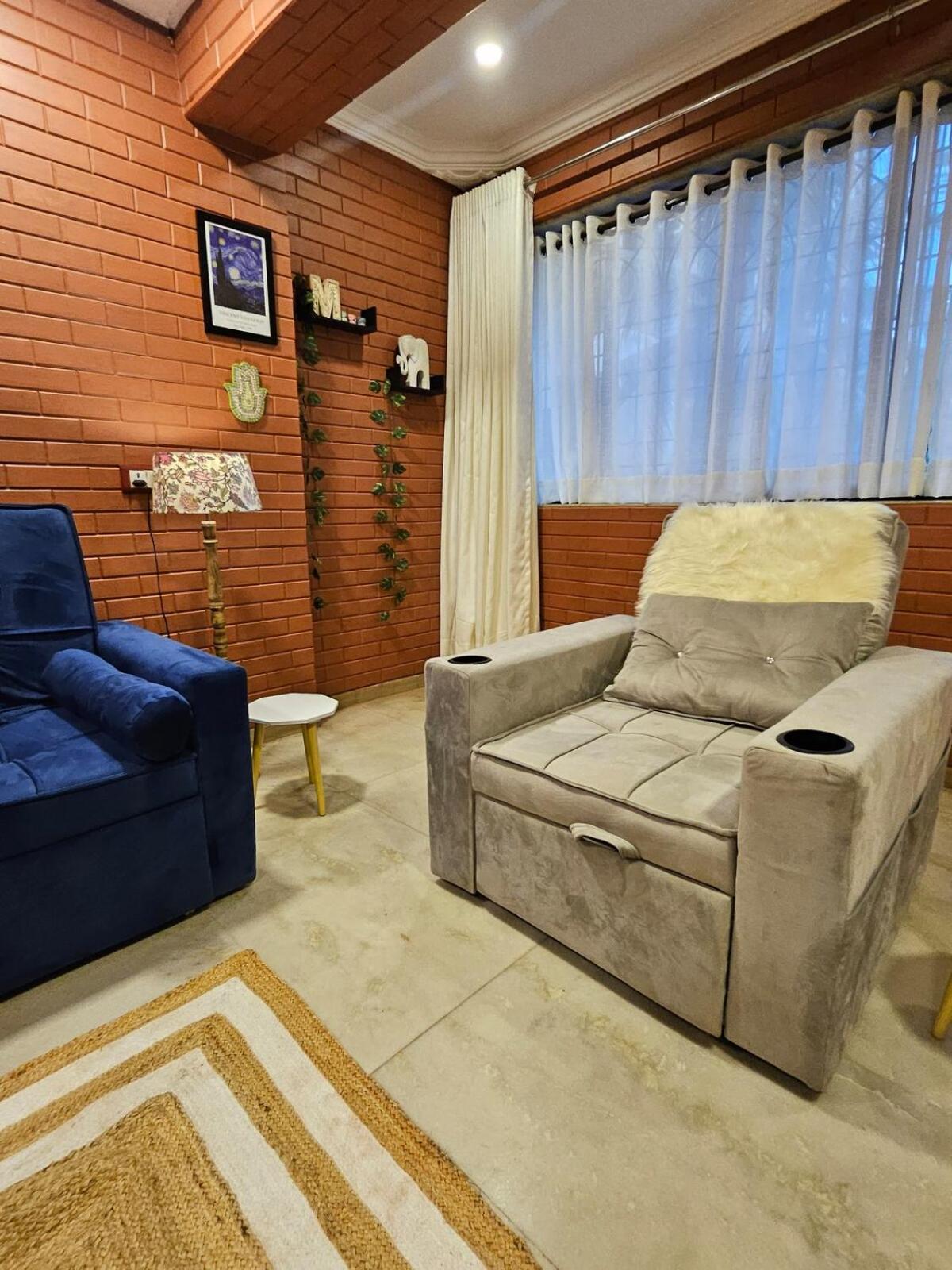 Brick Maison 1bhk With Free Parking, Juhu Bandra Mumbai
